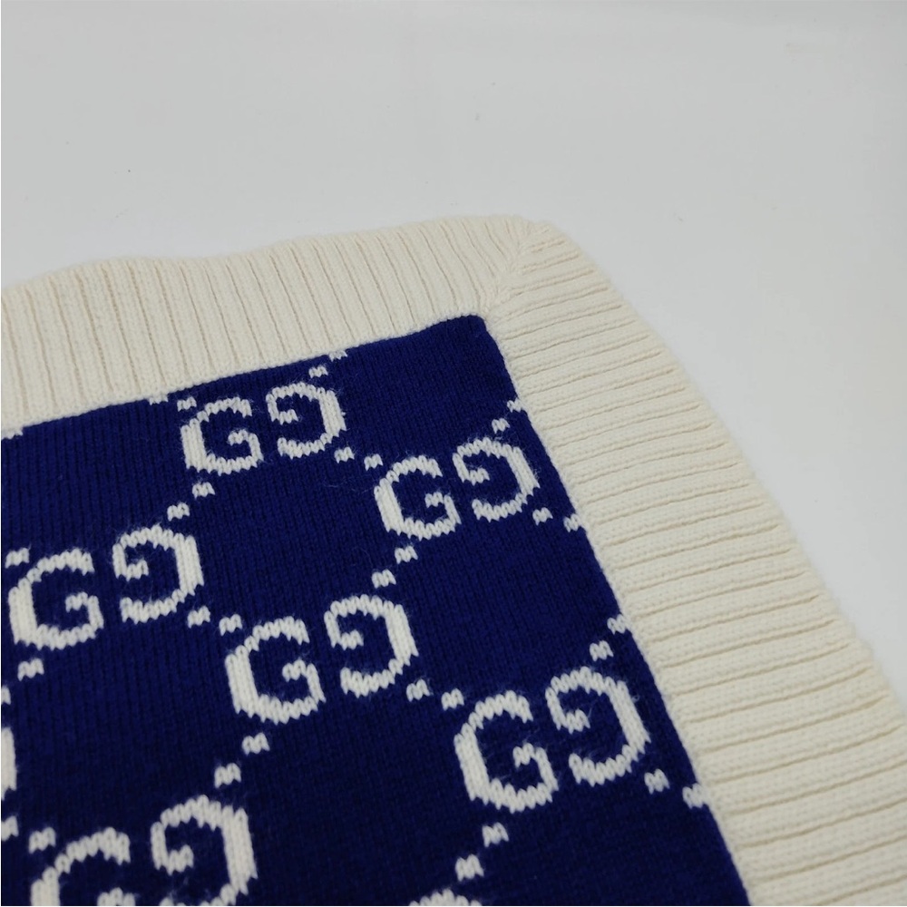 Gucci White and Blue Striped Knit Small Lap Blanket 31.5”x31.5” - Picture 9 of 9